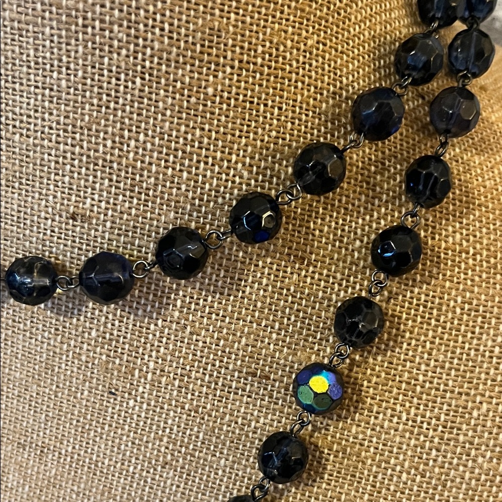 Black‎ Beaded Iridescent Necklace - Picture 4 of 5